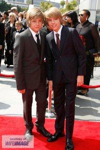 large_dylan-and-cole-sprouse-at-the-60th-primetime-creative-arts-emmy-awards_006004